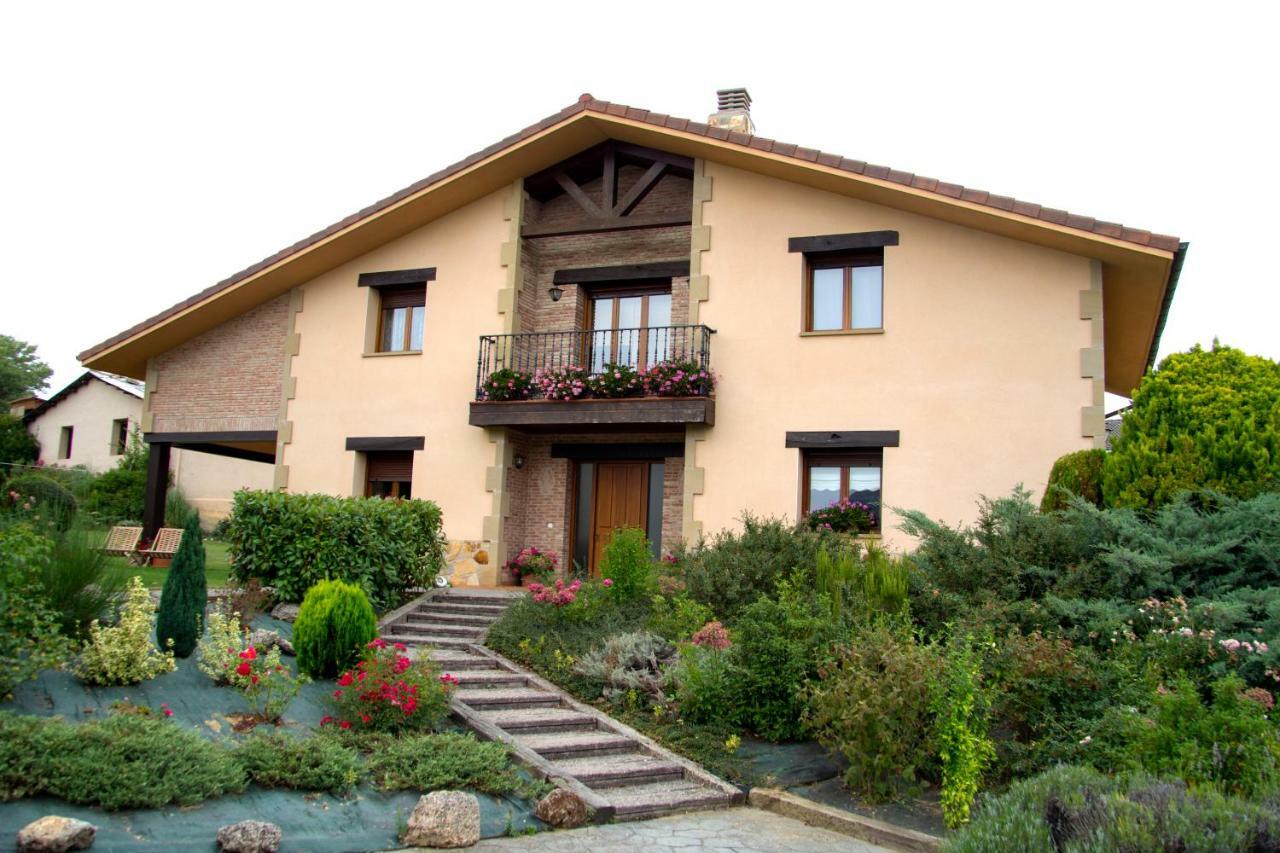 El Chalet Del Golf Urturi Exterior photo